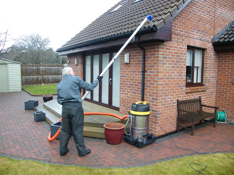 Fixed price gutter cleaning all livingston West Lothian gutters cleaned
